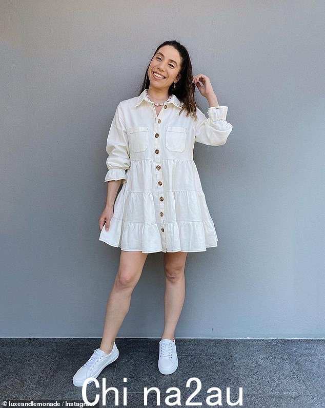 悉尼时尚博主 Dani (如图) 在 TikTok 视频中分享了倒牛奶或果汁的简单“正确”方法