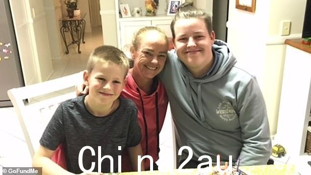 Family 为男孩们开设了一个 GoFundMe 页面,以帮助他们支付丧葬费用、未付账单和持续的生活费用(图为 Danny(左)、Lauren(中)和 Connor(右)