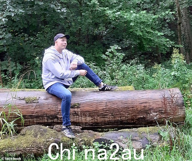 这名健壮的男子在被警察将他脸朝下拘束了一个多小时后“严重失败”后死亡。活动人士表示,他的死与乔治·弗洛伊德 (George Floyd) 的死相呼应,后者在 2020 年被美国一名警官在被拘束、脸朝下 9 分钟后被谋杀