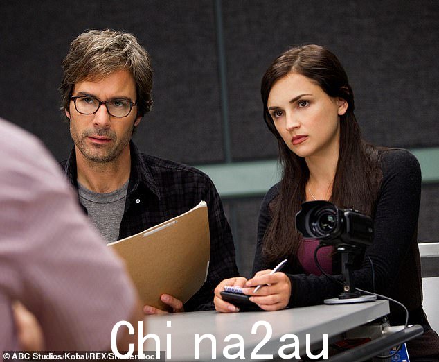 在电视上:她还与 Eric McCormack 在 Perception 中担任主角
