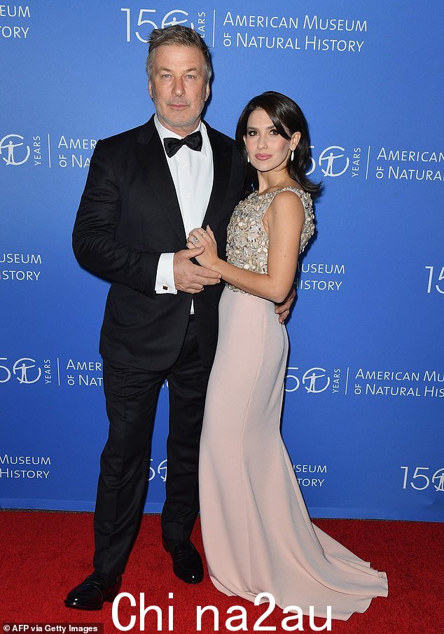 Hilaria Baldwin 在遇到比她大 26 岁的长期丈夫 Alec Baldwin 之前,承认会判断年龄差异较大的夫妻