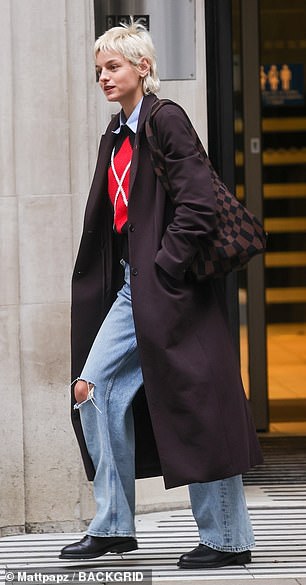 赞美:艾玛还称赞查泰莱夫人的情人在银幕上展现女性快感