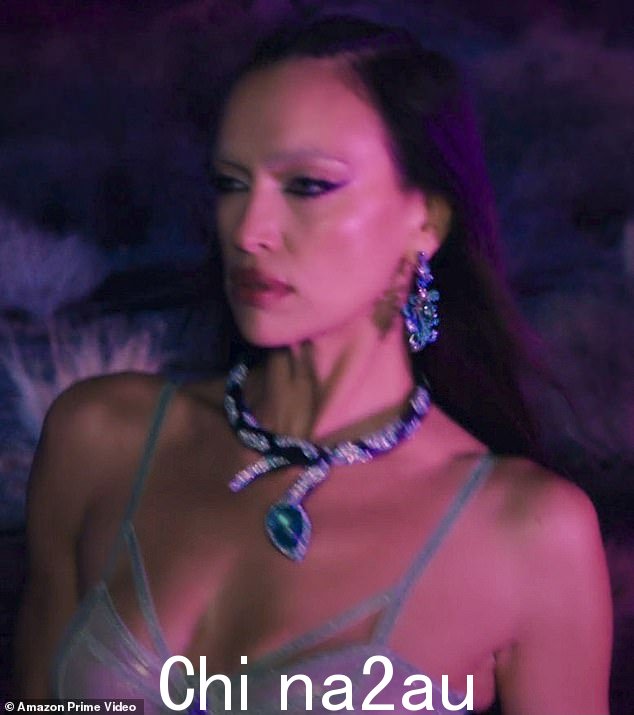 顺便说一句:Irina 与 Bradley Cooper 共享一个名叫 Lea De Seine 的 5 岁女儿,自 2019 年分手以来一直与他保持密切的共同养育等式=