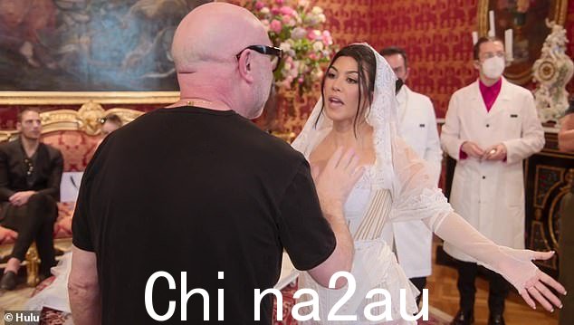Domenico: Kourtney 补充说 Travis 给了她 ¿ 大量的咖啡因¿ 在他们与 Stefano Gabanna 的 Dolce & Gabanna 的联合创始人 Domenico Dolce 打招呼之前