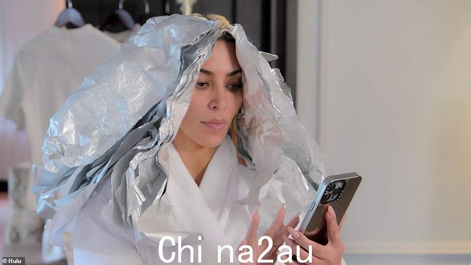 Anxiety:'你的手机让我如此焦虑。1600条短信?我受不了我的手机超过五点,'Kim 承认