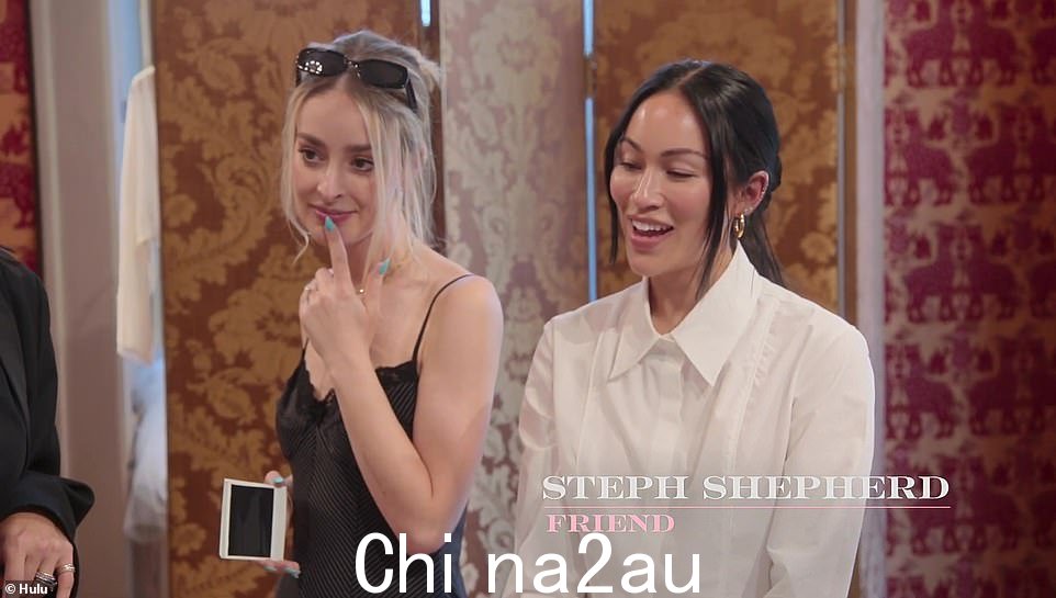 不敢相信:她的朋友 Steph Shepherd 补充说,“我不敢相信。我当时想,天哪,她穿着婚纱,’正如 Kourt 补充的那样,‘我知道,我从没想过会有理由’” class=
