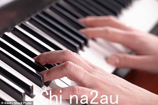 当代音乐研究所告诉学生“举报”反对跨性别意识形态的女性后发表道歉