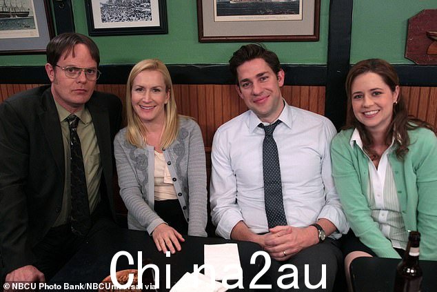 他的热门节目:在办公室最左边饰演德怀特施鲁特,安吉拉金赛饰演安吉拉马丁,约翰克拉辛斯基饰演吉姆哈尔珀特,珍娜菲舍尔饰演帕姆比斯利哈尔珀特办公室