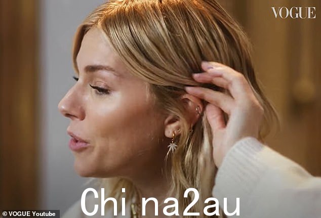 反思:Sienna说她是在演戏的时候买的眼镜,中途节目的 dle,“出了点问题,我撞到了一堵墙上,睁开了眼睛……” class=