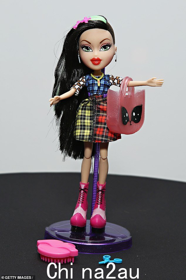 Bratz:Bratz 娃娃是玩具,由芭比娃娃的创造者 Mattel 制作,拥有夸张的眼睛和嘴唇(如图)