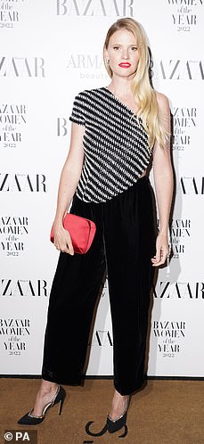 明星:Lara Stone、Pixie Lott、Poppy Delevingne 和 Lashana Lynch 带领明星出席了在 Cla 举行的 Harper's Bazaar 年度女性奖,他们看起来都令人难以置信周四伦敦山脊酒店