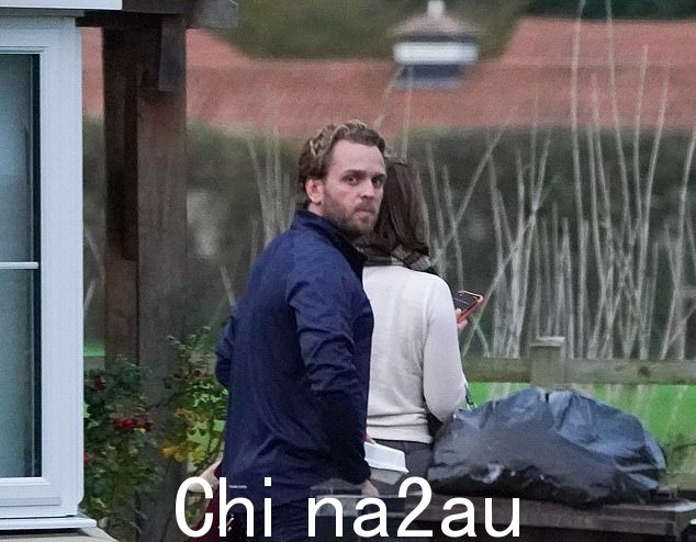 戏剧:Ferne McCann 周四保持低调,有报道称她正在为自己准备好三个新的语音笔记,据称来自她,将从匿名 Instagram 帐户发布