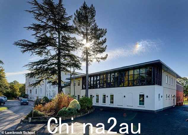 Lambrook 位于伯克希尔 52 英亩的私人土地内。图为:学校新开发的翼楼