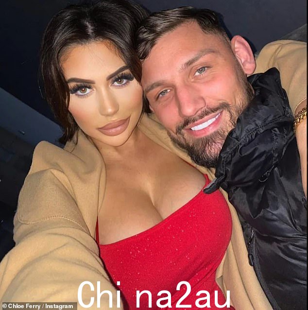 Together again: 据报道,Geordie Shore 明星在指责他在她背后给其他女孩发信息后秘密地与她的前男友 Johnny Wilbo 团聚