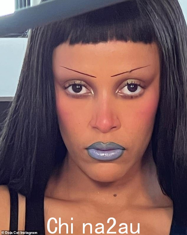 Twitter 大厅:27 岁的 Doja Cat 使用脏话来引起 Elon Musk 的注意,这样她就可以从圣诞节获得帮助更改她的网名,12 小时后,新的 Twitter 老板回击她说问题已解决