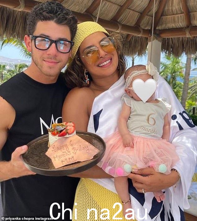 新增内容:Priyanka 7 月在 Instagram 上分享了她和 Nick 庆祝 Malti 六个月生日的照片