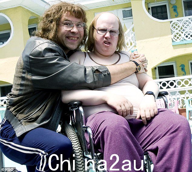 惨不忍睹,小不列颠第一次在电台播出的时候,威廉姆斯的父亲甚至没有收听,或者当它成为电视热播时就称赞它