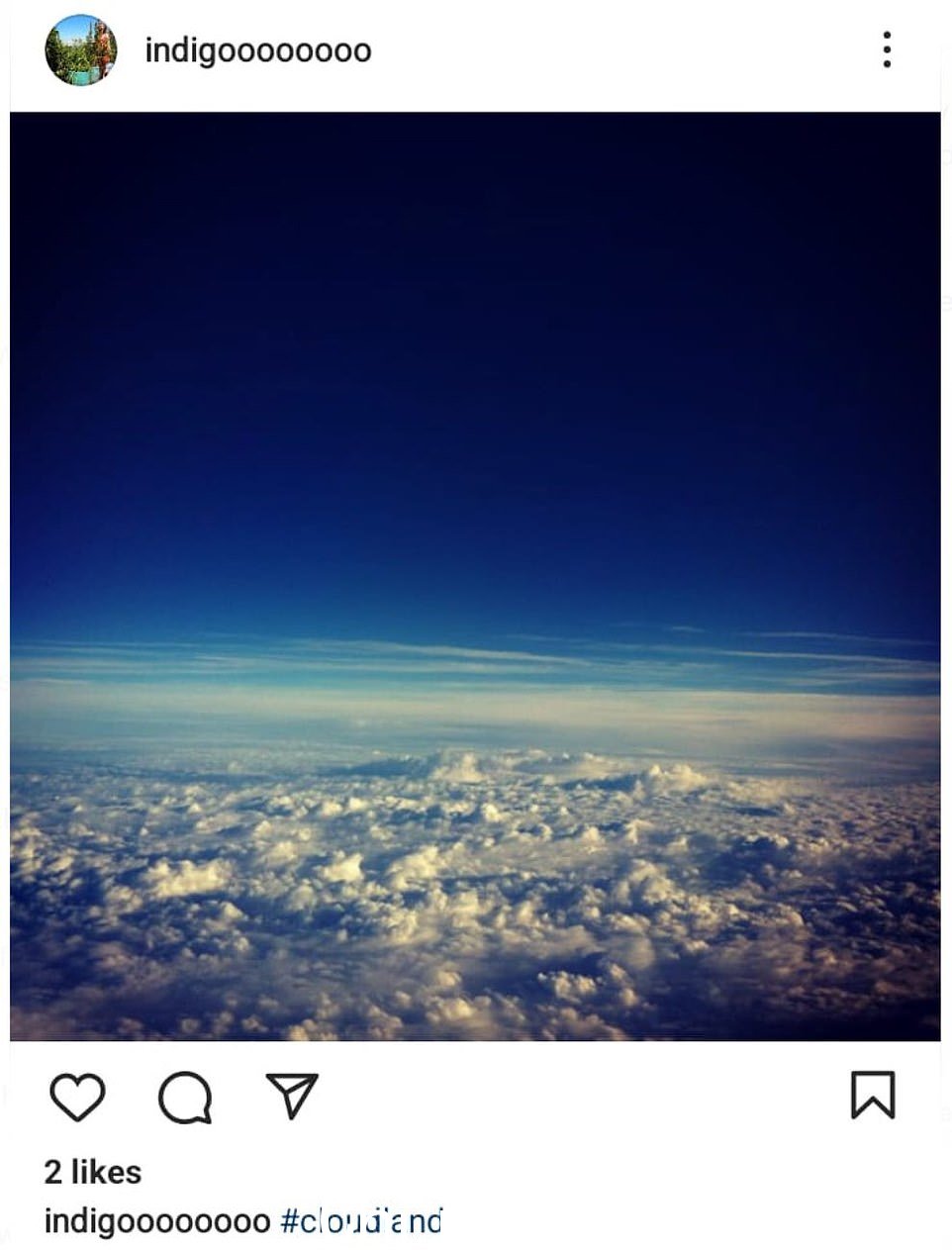七年前,她在前往亚洲的途中从飞机窗口分享了一张图片,称其为:'Cloudland'。飞往国外的决定导致一些人称她为伪君子