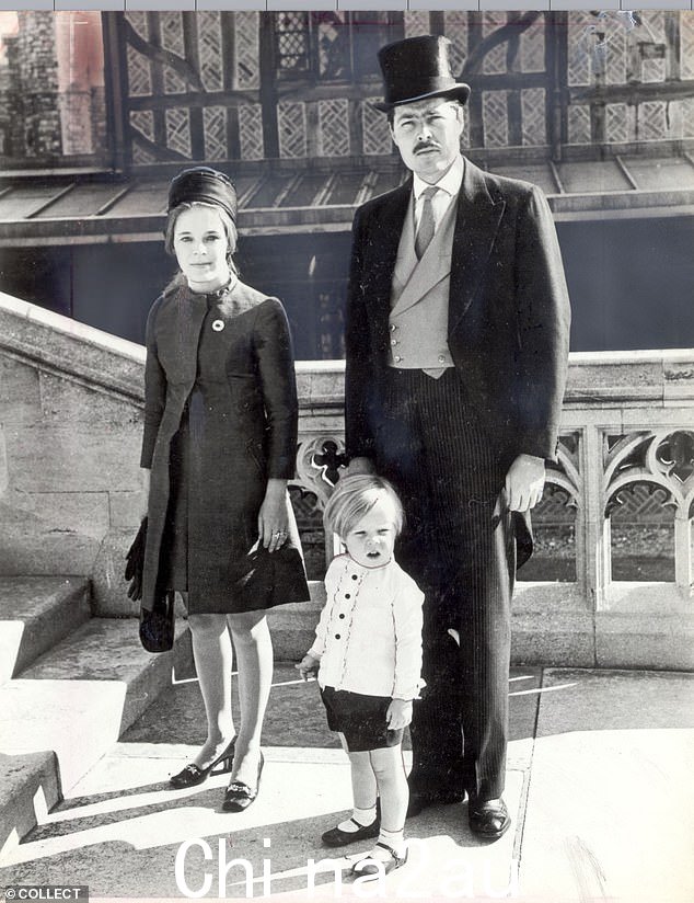 Lord 和 Lady Lucan 和他们的儿子 George,当时三岁,取自 Lucan 夫人的相册
