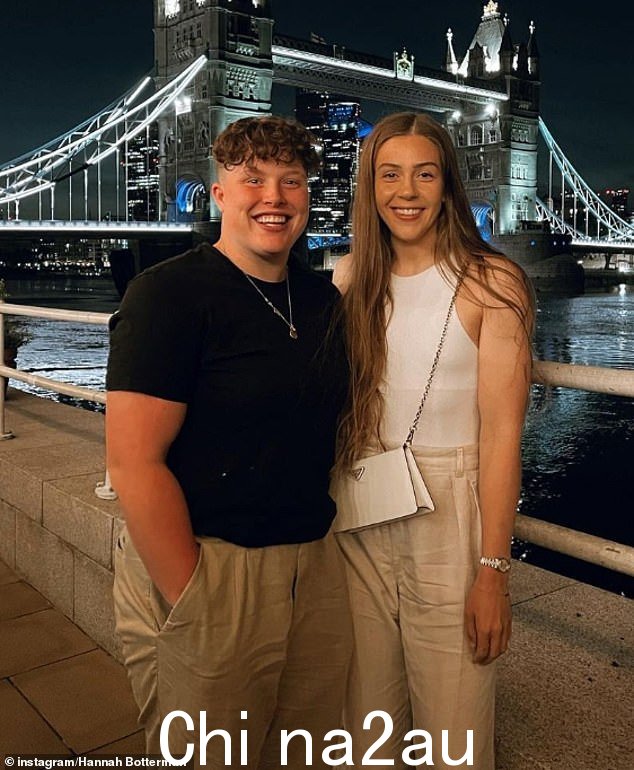 25 岁的 Holly Aitchison 和 24 岁的 Hannah Botterman,同为英格兰女子橄榄球队成员,首次谈及他们的恋情