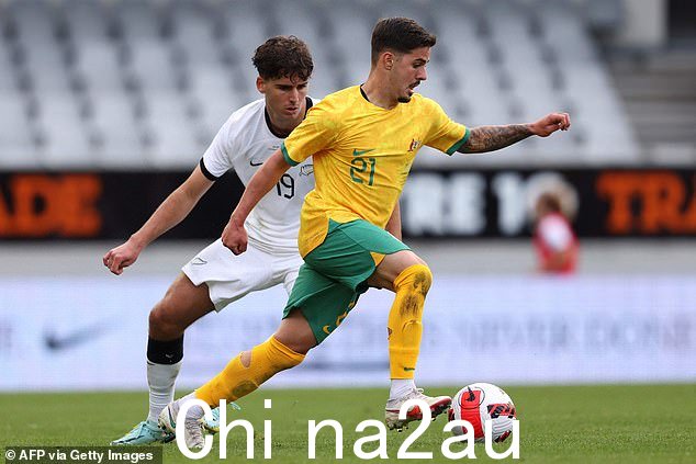 Tilio,21 岁,是 Socceroos 的一员,参加了 6 月的世界杯季后赛——以及 9 月对阵新西兰的系列赛(如图)——但没有为卡塔尔晋级