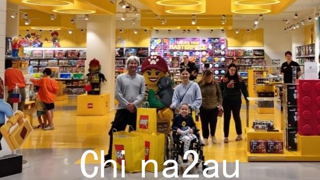他的病让年轻的钱德勒把更多的时间花在了对乐高的痴迷上,自诊断以来完成了 30 多套