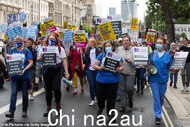 虽然我冒着因护士罢工而中断治疗的那些人可以理解的愤怒的风险,但我确实相信没有另一组工人更应该得到大幅加薪