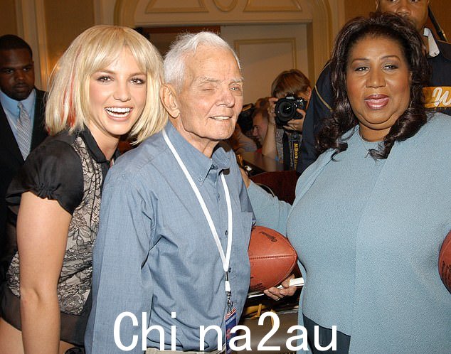 Britney Spears 与她的祖父 June 和 Aretha Franklin 的合照