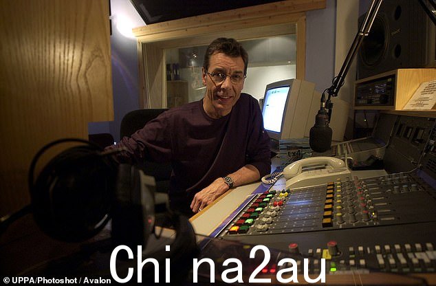 诺克斯在 BBC 工作了八年。图为:在格拉斯哥为 BBC 苏格兰和 Radio 2 工作