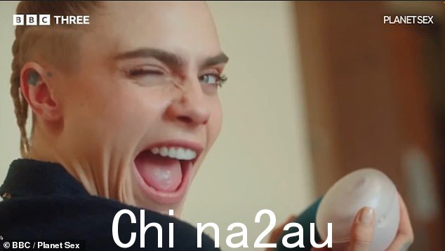 全文:Cara Delevingne 在拍摄她的 BBC 纪录片系列 Planet Sex 时被要求在一个非常实际的研讨会上“开始自慰” class=
