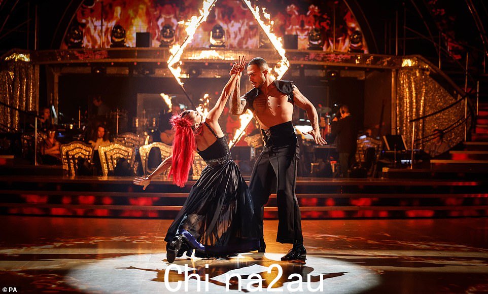 哇! Tyler West 和 Dianne Buswell 然后带着火热的 Pasodoble 进入舞池,为自己赢得了 31 分,这是 Paso 这个系列的最高分