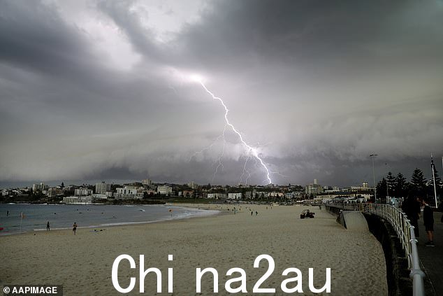 悉尼(上图)的阳光将在周末以阵雨的形式结束s 将覆盖海港城、阿德莱德和墨尔本 ¿ 然而,布里斯班将避开任何大雨