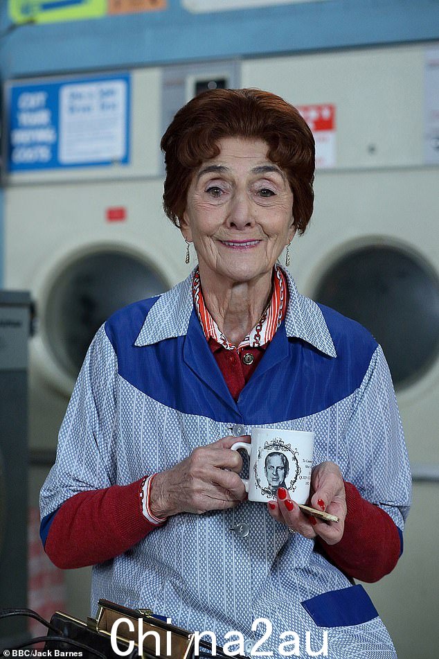 非常想念:June Brown 饰演的 Dot 心爱的角色于 2020 年 1 月离开该剧前往爱尔兰d 和她的孙子 Charlie