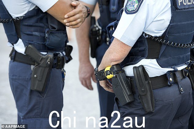 举报人被他的值班同事和昆士兰警察(如图)的无数次讨论深深打扰了