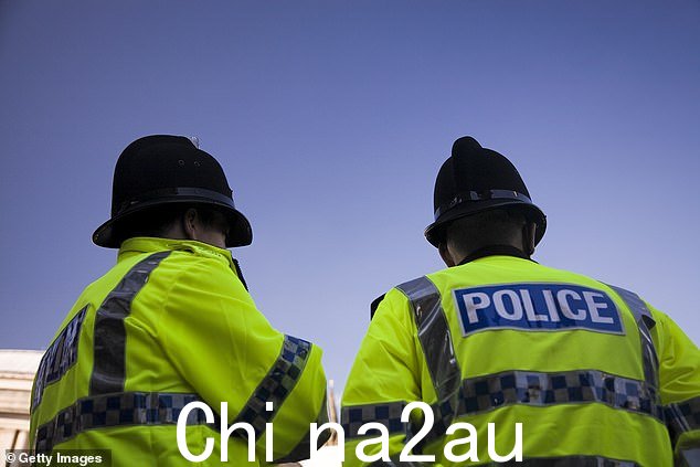 在一名妇女在曼彻斯特的一家酒店受伤后,一名现役兰开夏郡警察被控谋杀未遂