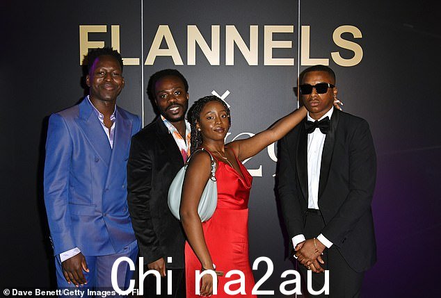 合影:Toheeb Jimoh、Jonathan Ajayi、Amarah-Jae St. Aubyn 和 Elliot Edusah(从左到右)也参加了