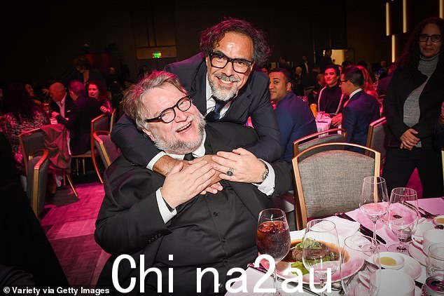 好朋友们:作者也加入了他的导演和密友 Alejandro G. Inarritu
