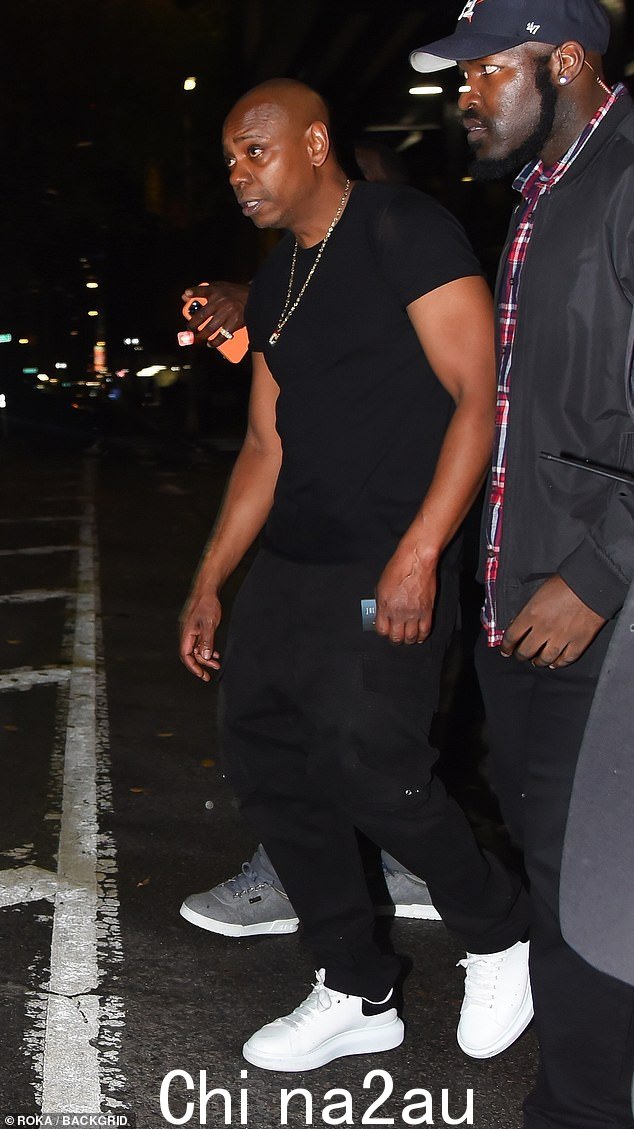 跳来跳去:Dave Chappelle 参加了周六晚上在纽约市举行的周六夜现场二人组晚会