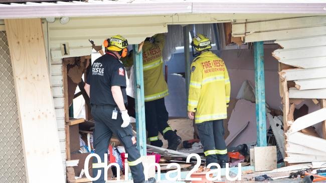 急救人员在一位 62 岁的祖母去世的圣玛丽之家。新南威尔士州图片：NCA NewsWire / Monique Harmer