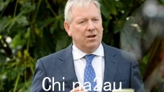 2022 年维多利亚州选举：维多利亚州自由党高级议员中的影子财务主管大卫戴维斯在社交媒体资料上关注软色情账户