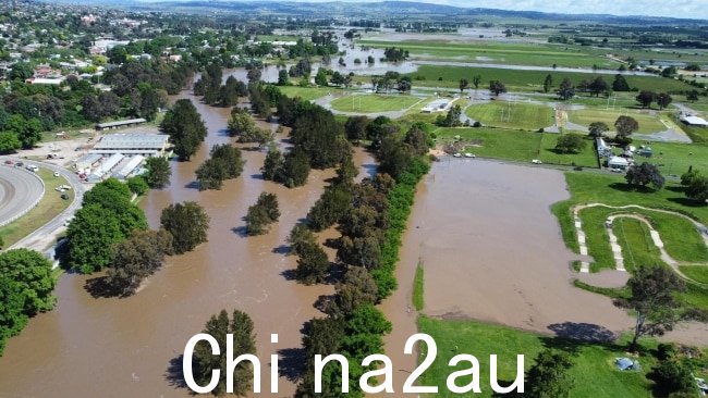 自周日以来,巴瑟斯特已经收到超过 80 毫米的降雨,迫使 SES 引入疏散命令。图片:Facebook/Paule Toole MP