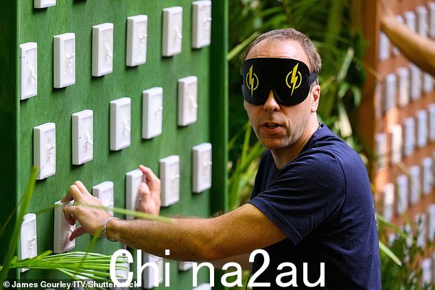 44 岁的前卫生部长在领导权斗争中面对迈克·廷德尔,后者抱怨说他会因为输给国会议员而“陷入困境”