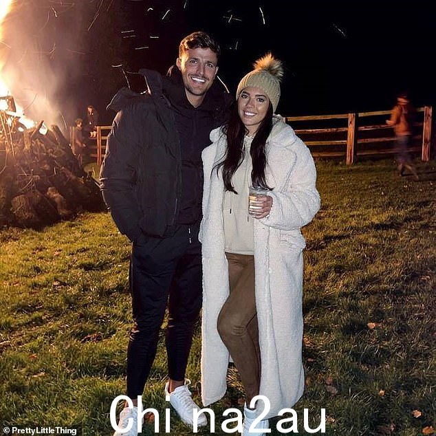 United front: Love Island 的 Gemma Owen 在本月早些时候的篝火晚会上与男友 Luca Bish 合影,声称他们“比以往任何时候都更接近”
