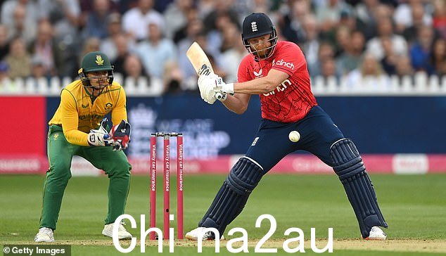 Jonny Bairstow 在夏末的一场怪异事故中摔断了腿,因此错过了比赛