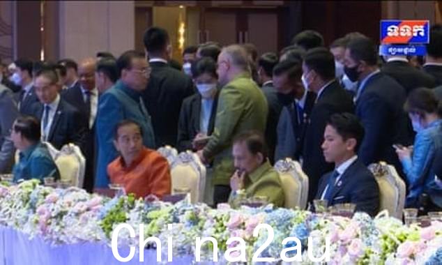 中国总理李克强周末在一次晚宴上与 Albanese 先生交谈时表示,中国已准备好与澳大利亚“半途而废”