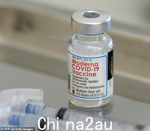 疫苗接种是新冠病毒和流感的第一道防线。对于 RSV,“好消息是,有几种疫苗正在进行试验,很快就会上市”,Eccles 教授说(图:Moderna 疫苗)