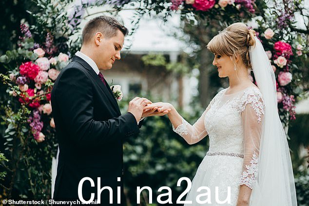 研究人员表示,专家们对人们似乎推迟结婚或完全放弃结婚的原因做出了多种解释(库存图片)