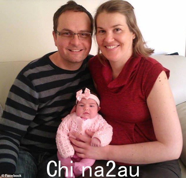 警方称该家庭没有家庭暴力史。图为:Katie 和 Tomislav Perinovic 以及他们的一个女儿还是婴儿