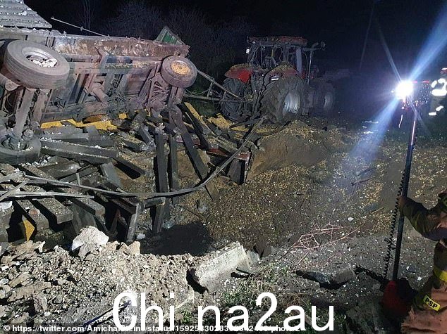 两次爆炸袭击了 Przewodów,这是一个距离波兰西南部乌克兰边境 5 英里的乡村。图为爆炸造成两人死亡的后果