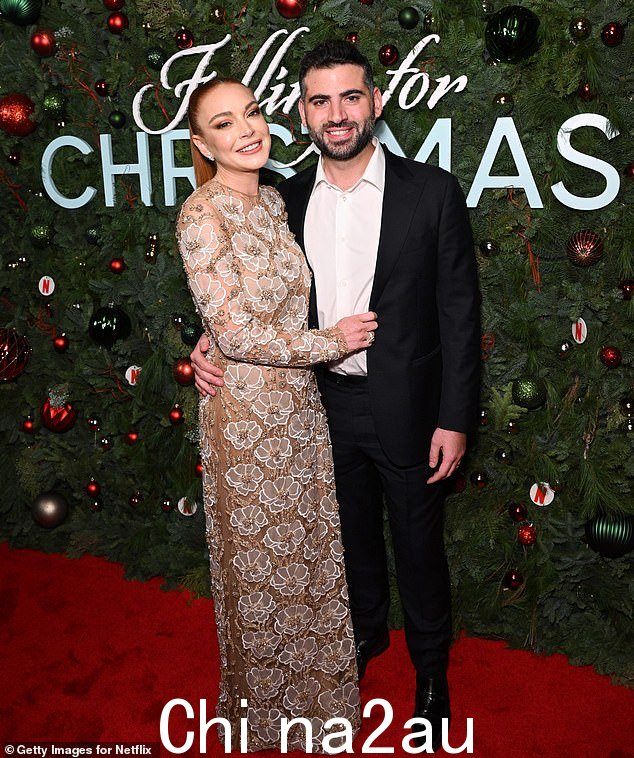 可爱的情侣:周三,这位 36 岁的女演员与新婚丈夫 Bader 在纽约市的 Falling For Christmas 的特别放映会上亮相